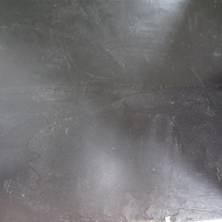 traces et fissures sur le béton ciré